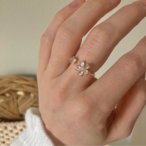 Vintage “April” Rosegold Rhinestone Floral Adjustable Ring Daisy Femme Classic - Picture 9 of 9